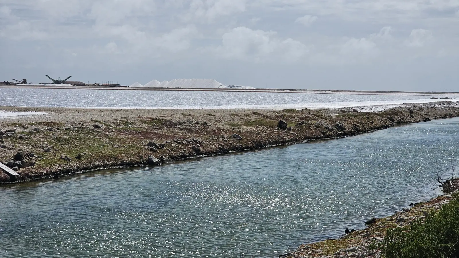 salinas e montanhas de sal