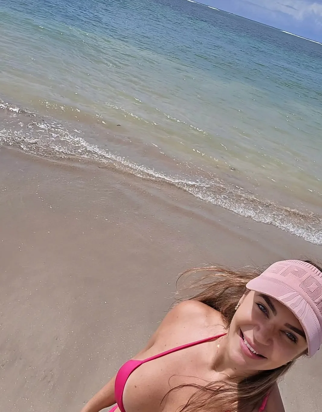 Ju na beira do mar em Morro de São Paulo