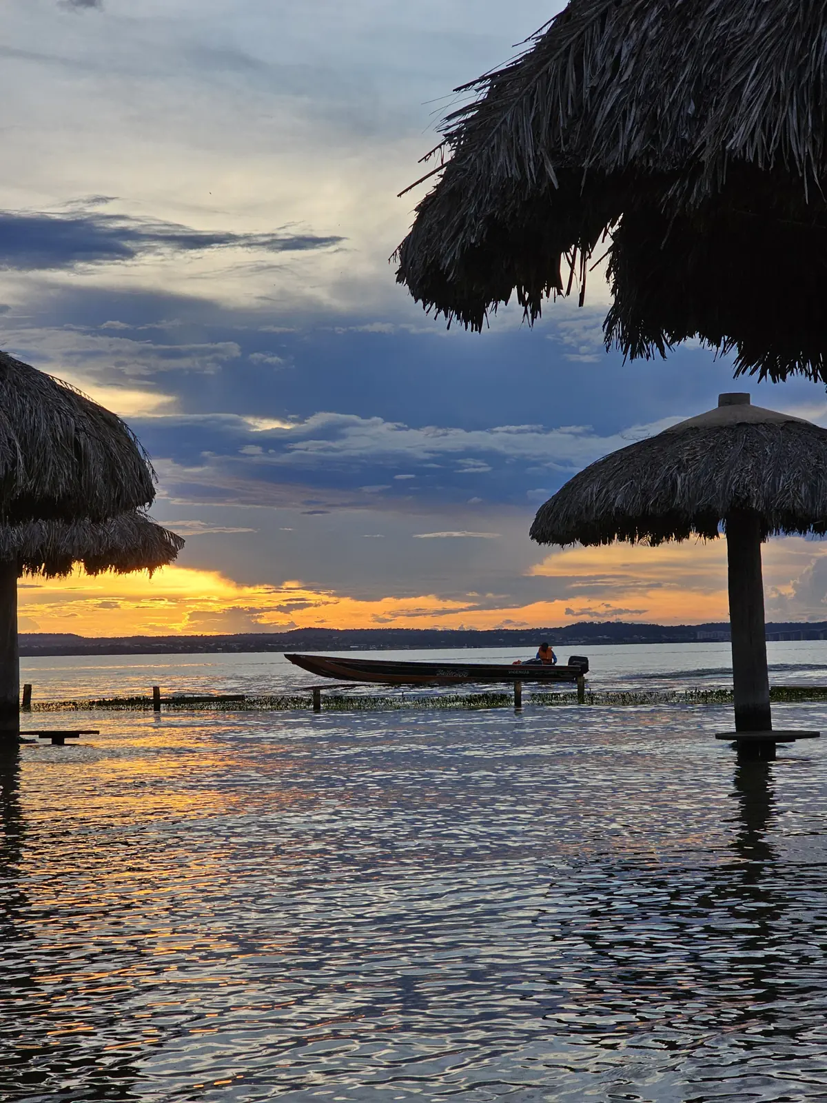 pôr do sol no lago, Ilha Canela